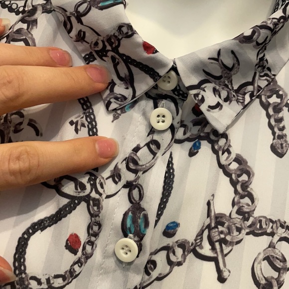 H&M Conscious button up sleeveless blouse. Knot tie front. Size 8 medium. - Picture 10 of 10